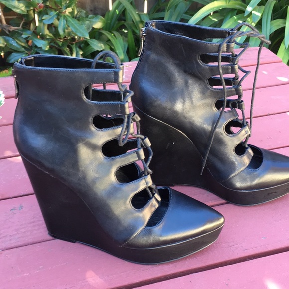 BCBGEneration Alfredo Wedge Booties - Picture 3 of 5